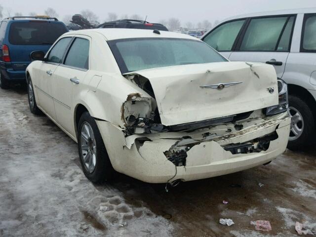 2C3AA63H15H502898 - 2005 CHRYSLER 300C WHITE photo 3