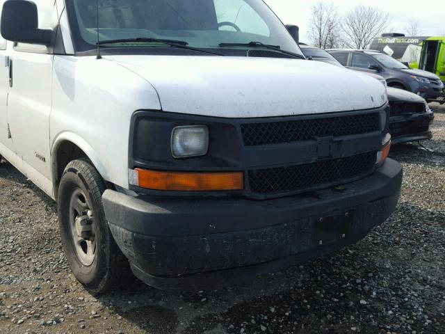 1GCFG25T131148130 - 2003 CHEVROLET EXPRESS G2 WHITE photo 9