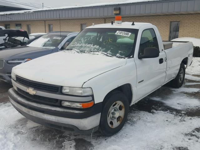 1GCEC14V91Z316275 - 2001 CHEVROLET SILVERADO WHITE photo 2