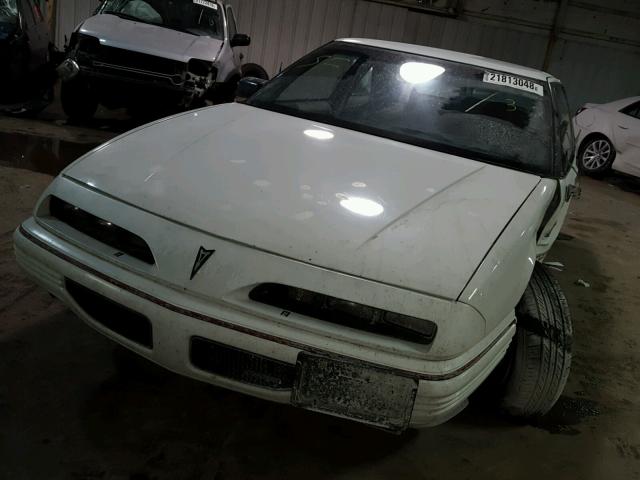 1G2WJ14T9PF305655 - 1993 PONTIAC GRAND PRIX WHITE photo 2