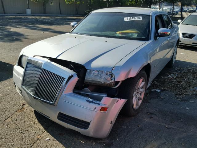 2C3KA43R98H155729 - 2008 CHRYSLER 300 LX SILVER photo 2