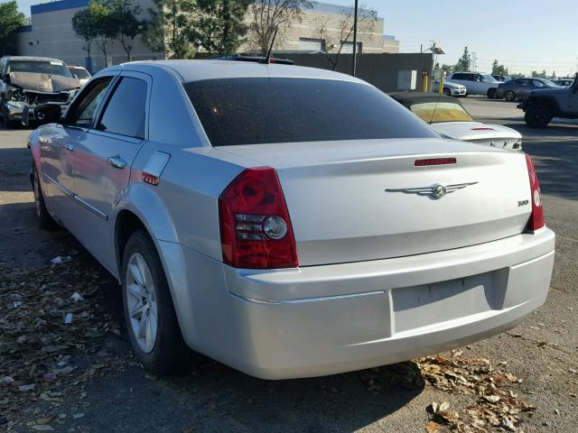 2C3KA43R98H155729 - 2008 CHRYSLER 300 LX SILVER photo 3