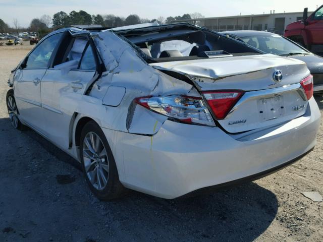 4T1BD1FK0HU203255 - 2017 TOYOTA CAMRY HYBR WHITE photo 3