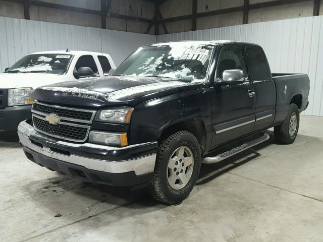 1GCEK19B67Z128422 - 2007 CHEVROLET SILVERADO BLACK photo 2