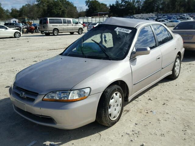 1HGCG5646WA161067 - 1998 HONDA ACCORD LX SILVER photo 2