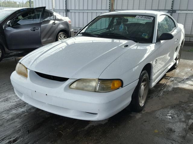 1FALP4043TF182674 - 1996 FORD MUSTANG WHITE photo 2