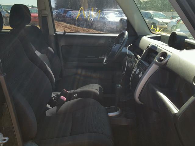 JTLKT324950204728 - 2005 TOYOTA SCION XB შავი ფოტო 5