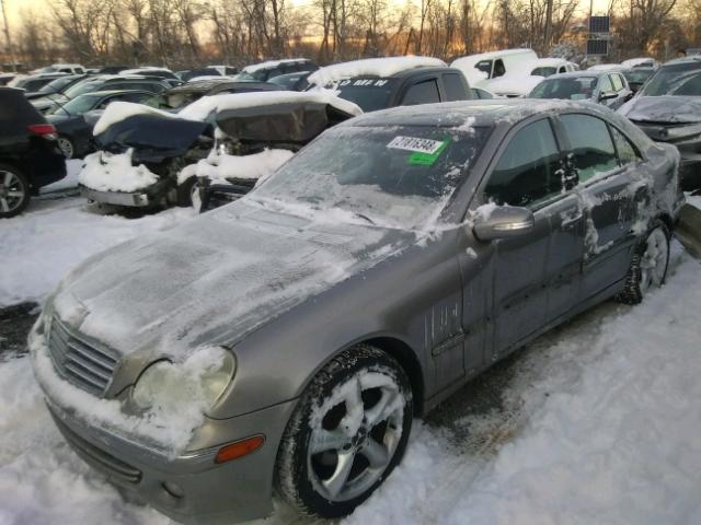 WDBRF64JX5F577553 - 2005 MERCEDES-BENZ C 320 BEIGE photo 2