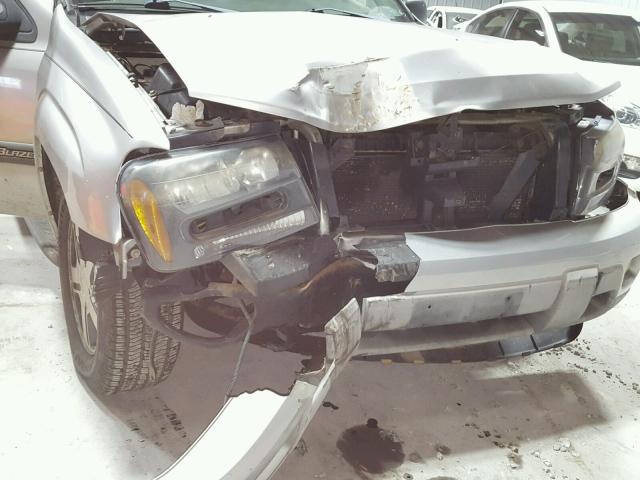 1GNET16S246194830 - 2004 CHEVROLET TRAILBLAZE SILVER photo 9