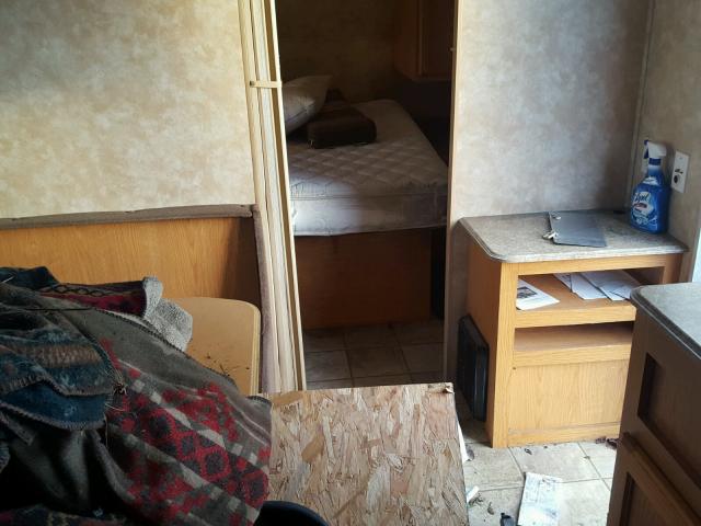 1TC2B136181504771 - 2008 COACH SPIRIT OF WHITE photo 5