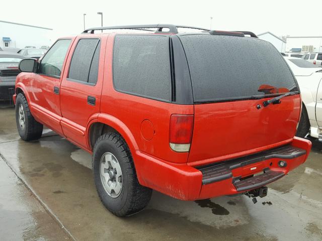 1GNDT13W22K175685 - 2002 CHEVROLET BLAZER RED photo 3