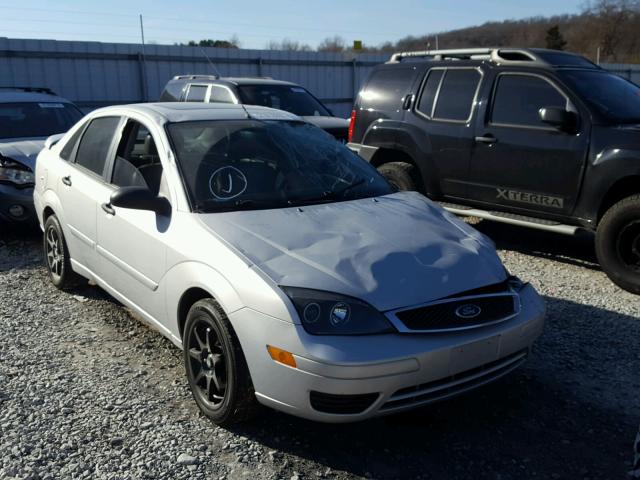 1FAHP34N95W194138 - 2005 FORD FOCUS ZX4 SILVER photo 1