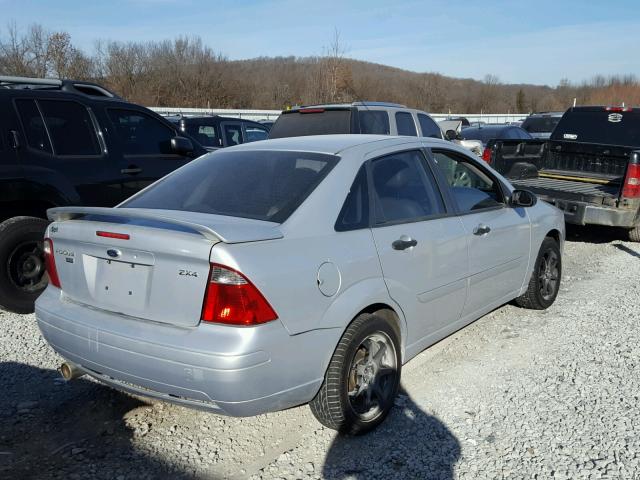 1FAHP34N95W194138 - 2005 FORD FOCUS ZX4 SILVER photo 4