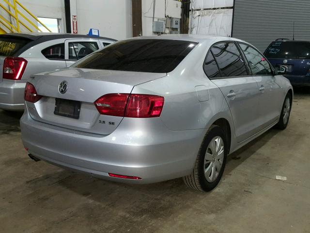 3VWDZ7AJ8BM369385 - 2011 VOLKSWAGEN JETTA SE SILVER photo 4