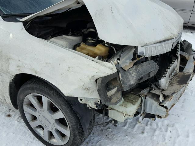 3LNHM28T18R642378 - 2008 LINCOLN MKZ WHITE photo 9