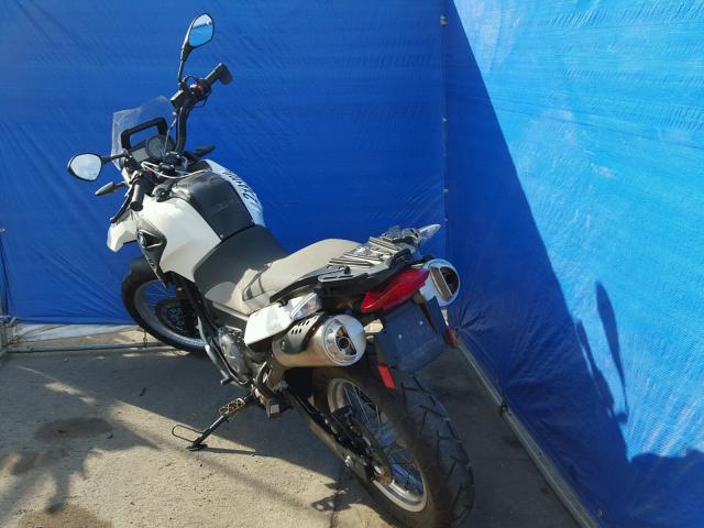 WB1018900GZY96446 - 2016 BMW G650 GS WHITE photo 3