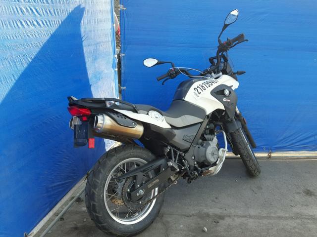 WB1018900GZY96446 - 2016 BMW G650 GS WHITE photo 4