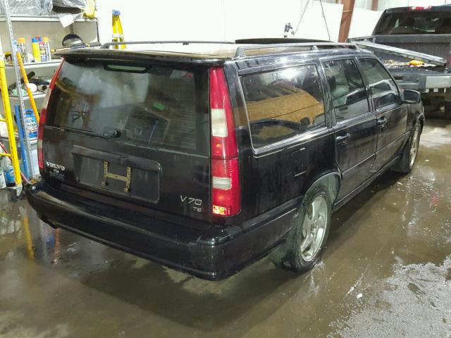 YV1LW5342W2346162 - 1998 VOLVO V70 T5 TUR BLACK photo 4