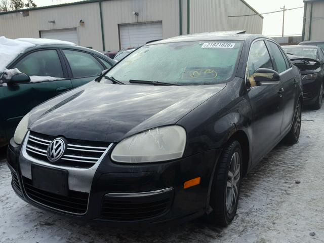 3VWSF71K15M619207 - 2005 VOLKSWAGEN NEW JETTA Noir photo 2