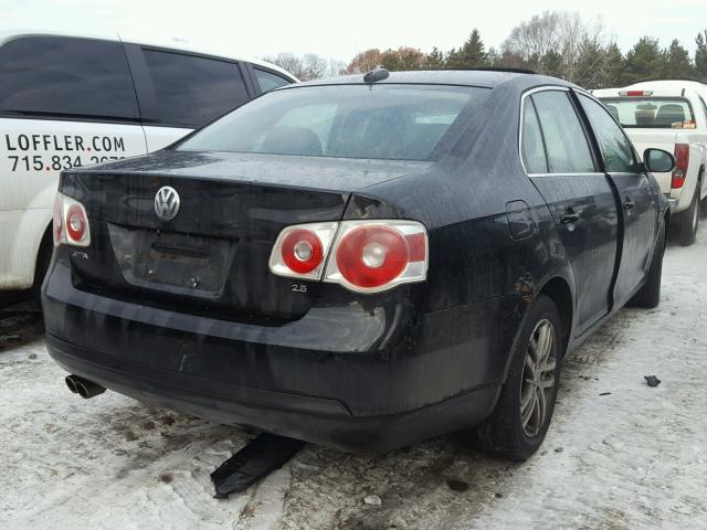 3VWSF71K15M619207 - 2005 VOLKSWAGEN NEW JETTA Noir photo 4