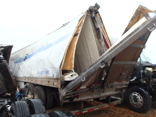 1UYVS2534XM746308 - 1999 UTILITY TRAILER WHITE photo 3