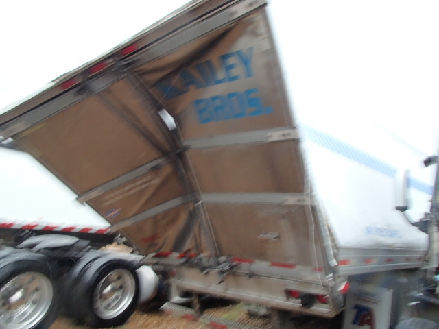 1UYVS2534XM746308 - 1999 UTILITY TRAILER WHITE photo 4