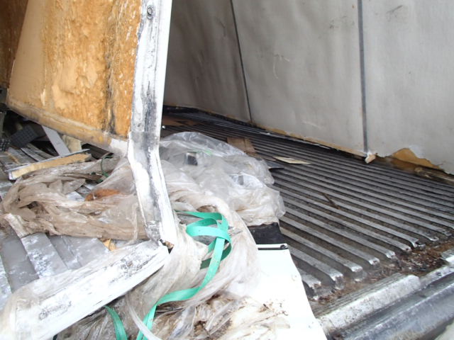 1UYVS2534XM746308 - 1999 UTILITY TRAILER WHITE photo 6