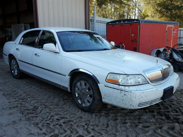 1LNHM83W34Y615943 - 2004 LINCOLN TOWN CAR U WHITE photo 1