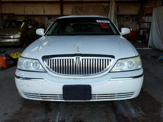 1LNHM83W34Y615943 - 2004 LINCOLN TOWN CAR U WHITE photo 10