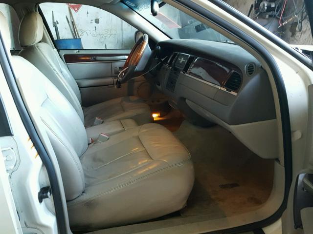 1LNHM83W34Y615943 - 2004 LINCOLN TOWN CAR U WHITE photo 5