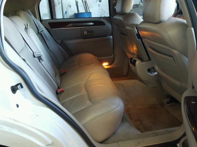 1LNHM83W34Y615943 - 2004 LINCOLN TOWN CAR U WHITE photo 6