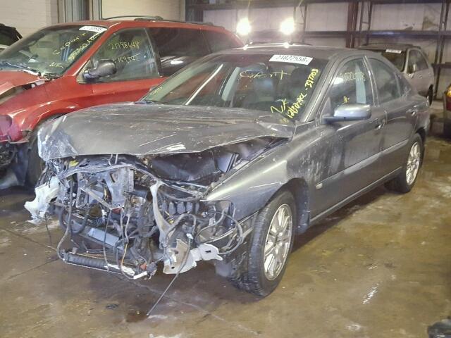 YV1RS59V142387708 - 2004 VOLVO S60 2.5T GRAY photo 2