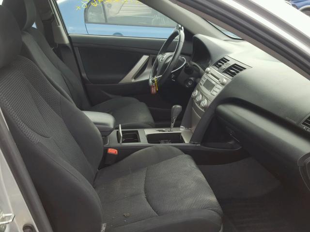 4T1BF3EK6BU121268 - 2011 TOYOTA CAMRY BASE SILVER photo 5