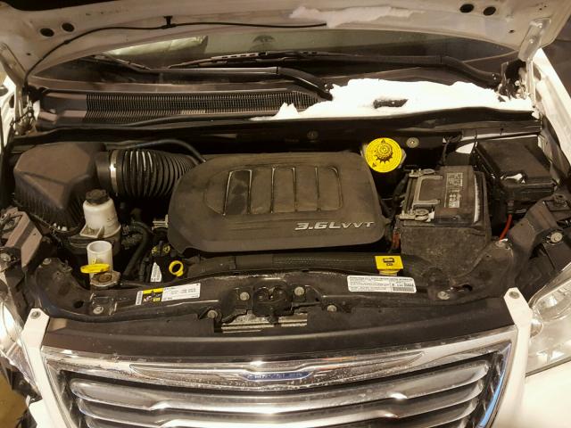 2C4RC1BG1ER115248 - 2014 CHRYSLER TOWN & COU WHITE photo 7