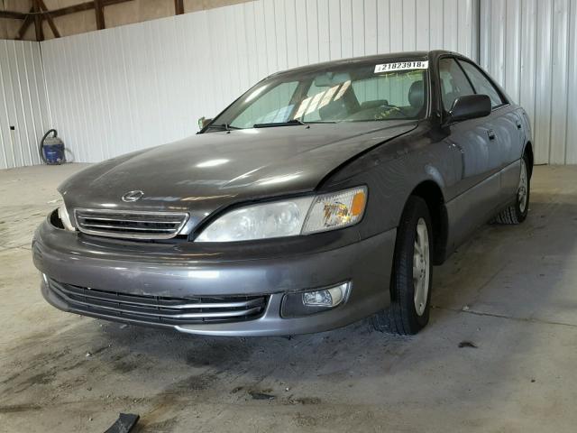 JT8BF28G010302652 - 2001 LEXUS ES 300 GRAY photo 2