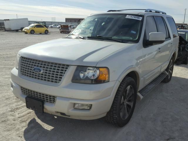 1FMFU19526LA35726 - 2006 FORD EXPEDITION WHITE photo 2