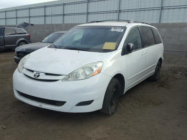 5TDZK23C37S093705 - 2007 TOYOTA SIENNA CE WHITE photo 2