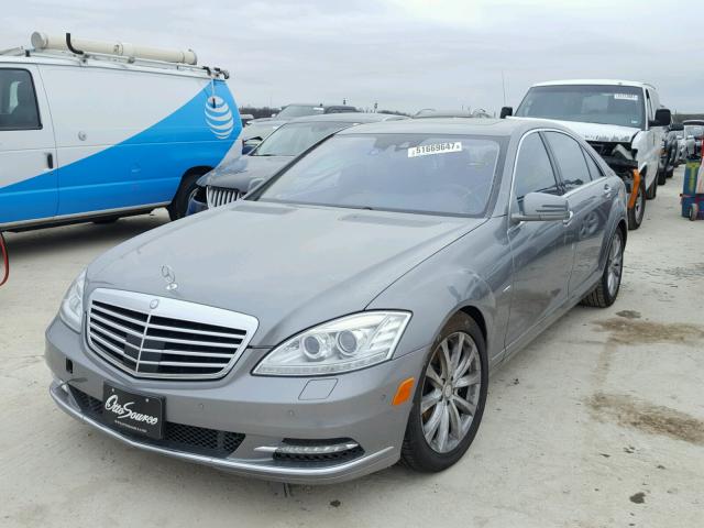 WDDNG9FBXCA423655 - 2012 MERCEDES-BENZ S 400 GRAY photo 2