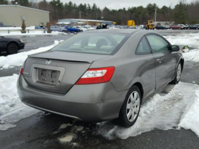 2HGFG126X8H526335 - 2008 HONDA CIVIC LX GRAY photo 4