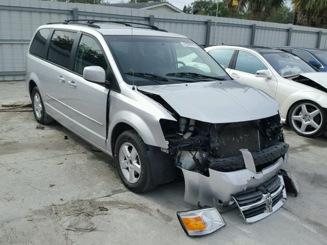 2D4RN5D13AR462345 - 2010 DODGE GRAND CARA SILVER photo 1