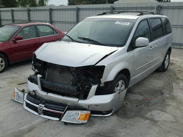 2D4RN5D13AR462345 - 2010 DODGE GRAND CARA SILVER photo 2