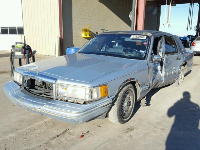 1LNLM83W4NY721250 - 1992 LINCOLN TOWN CAR C BLUE photo 2