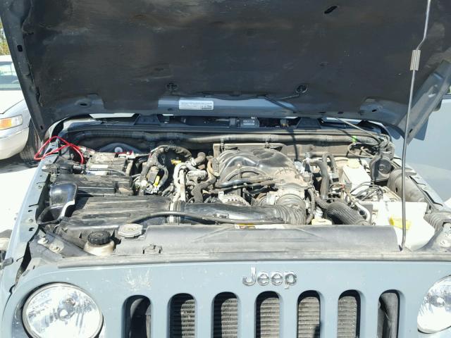 1C4BJWFGXFL568700 - 2015 JEEP WRANGLER U BLUE photo 7