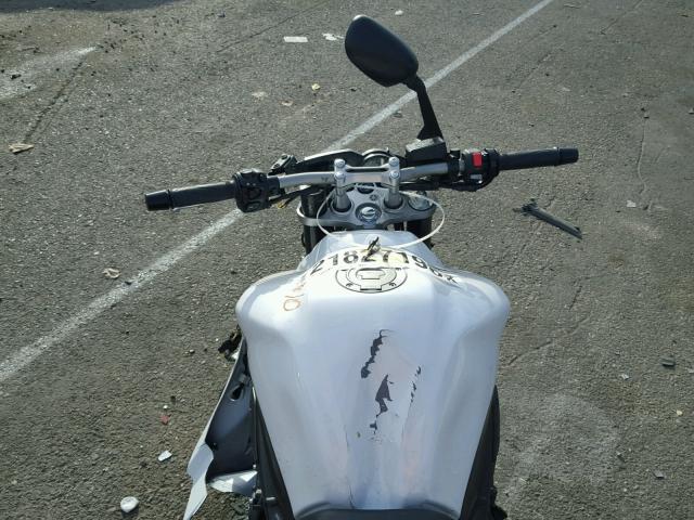 JYARN17Y3EA002008 - 2014 YAMAHA FZ1 SC WHITE photo 5