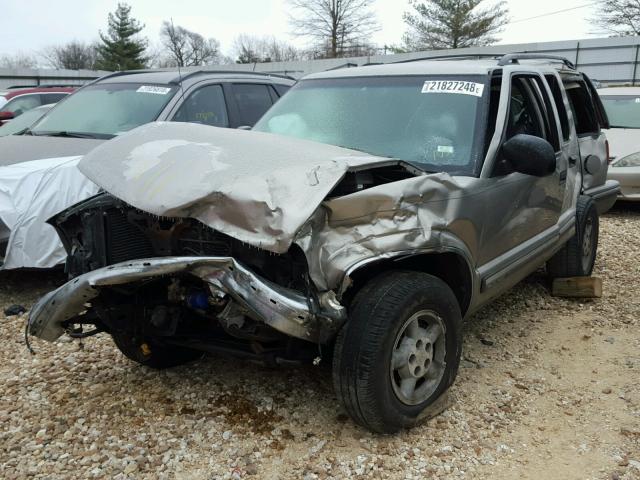 1GNDT13W7X2235791 - 1999 CHEVROLET BLAZER TAN photo 2