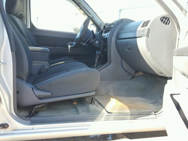 1N6ED27T34C437952 - 2004 NISSAN FRONTIER C SILVER photo 5