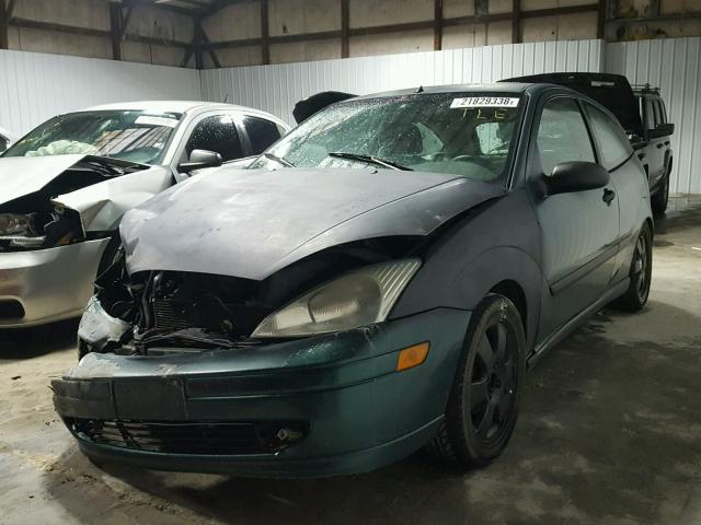 3FAFP31361R151674 - 2001 FORD FOCUS ZX3 GREEN photo 2