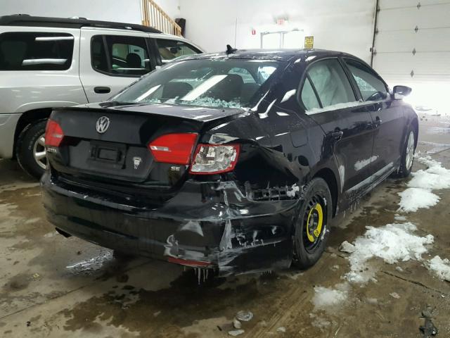 3VWD07AJ6EM313816 - 2014 VOLKSWAGEN JETTA SE BLACK photo 4