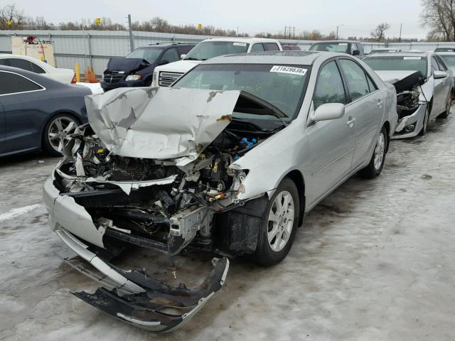 4T1BF30K65U084122 - 2005 TOYOTA CAMRY LE GRAY photo 2