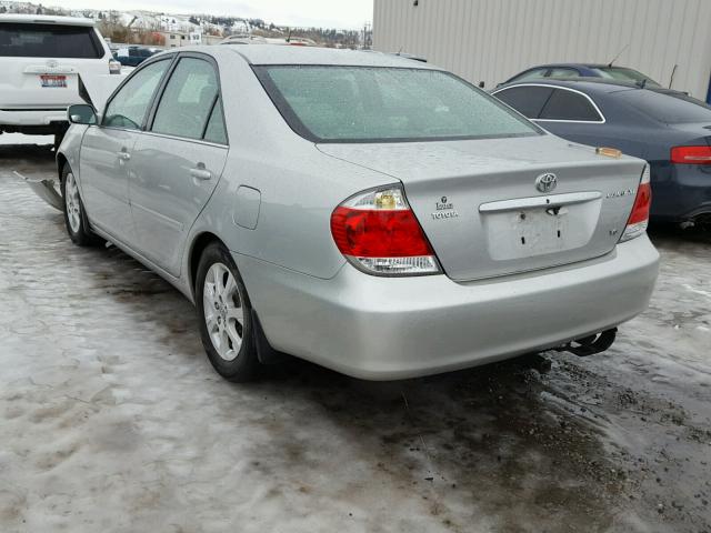 4T1BF30K65U084122 - 2005 TOYOTA CAMRY LE GRAY photo 3